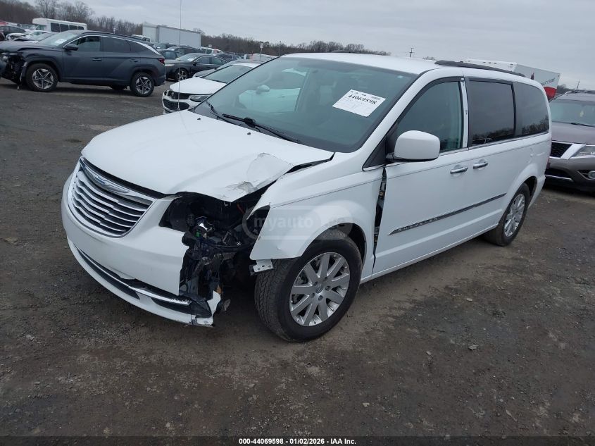 Chrysler Town and Country 2015 — photo 2