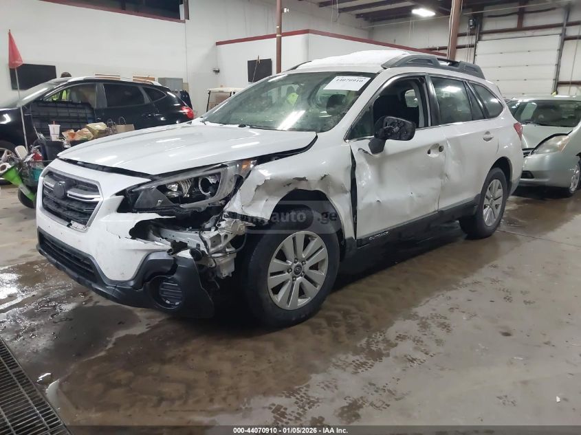 Subaru Outback 2018 — photo 2
