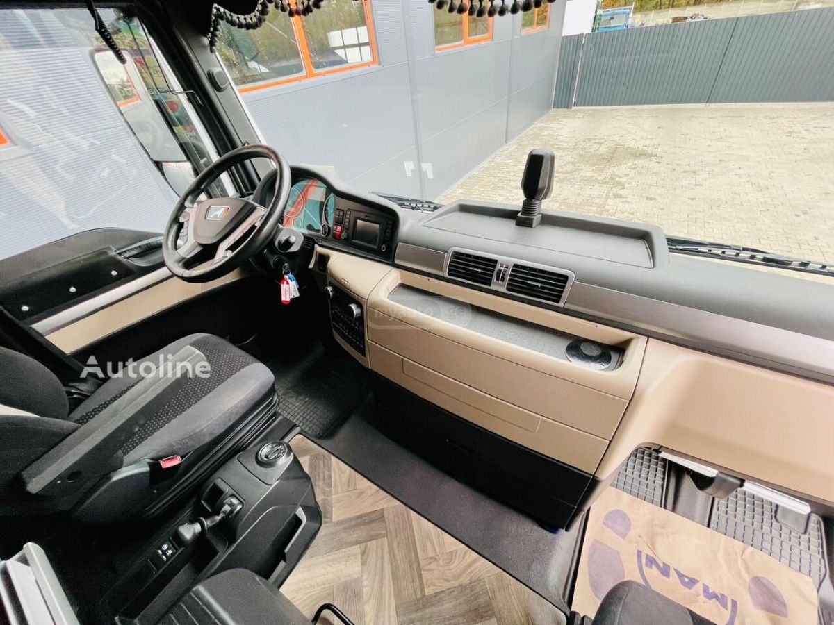 Isuzu TGX 2017 — photo 2