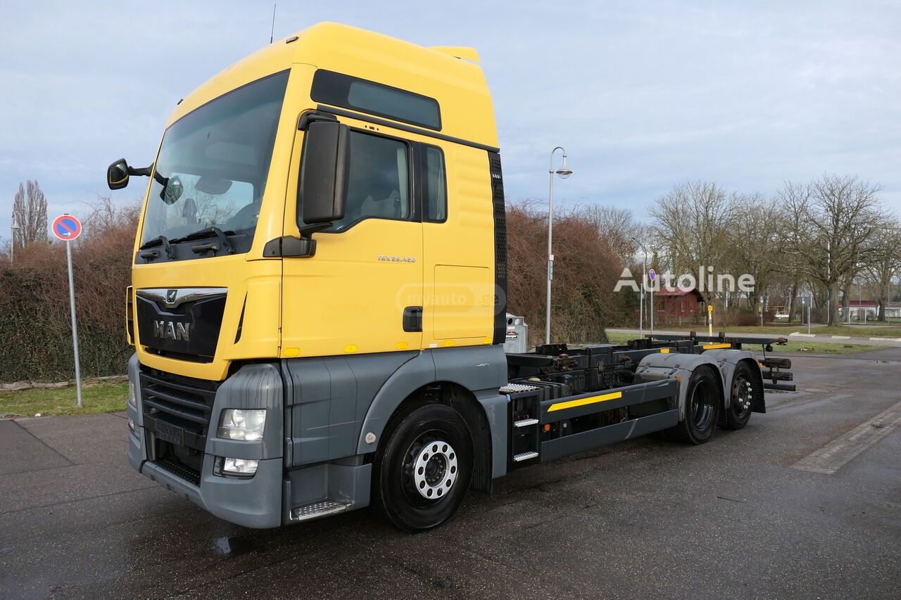 Isuzu TGX 2017 — photo 2
