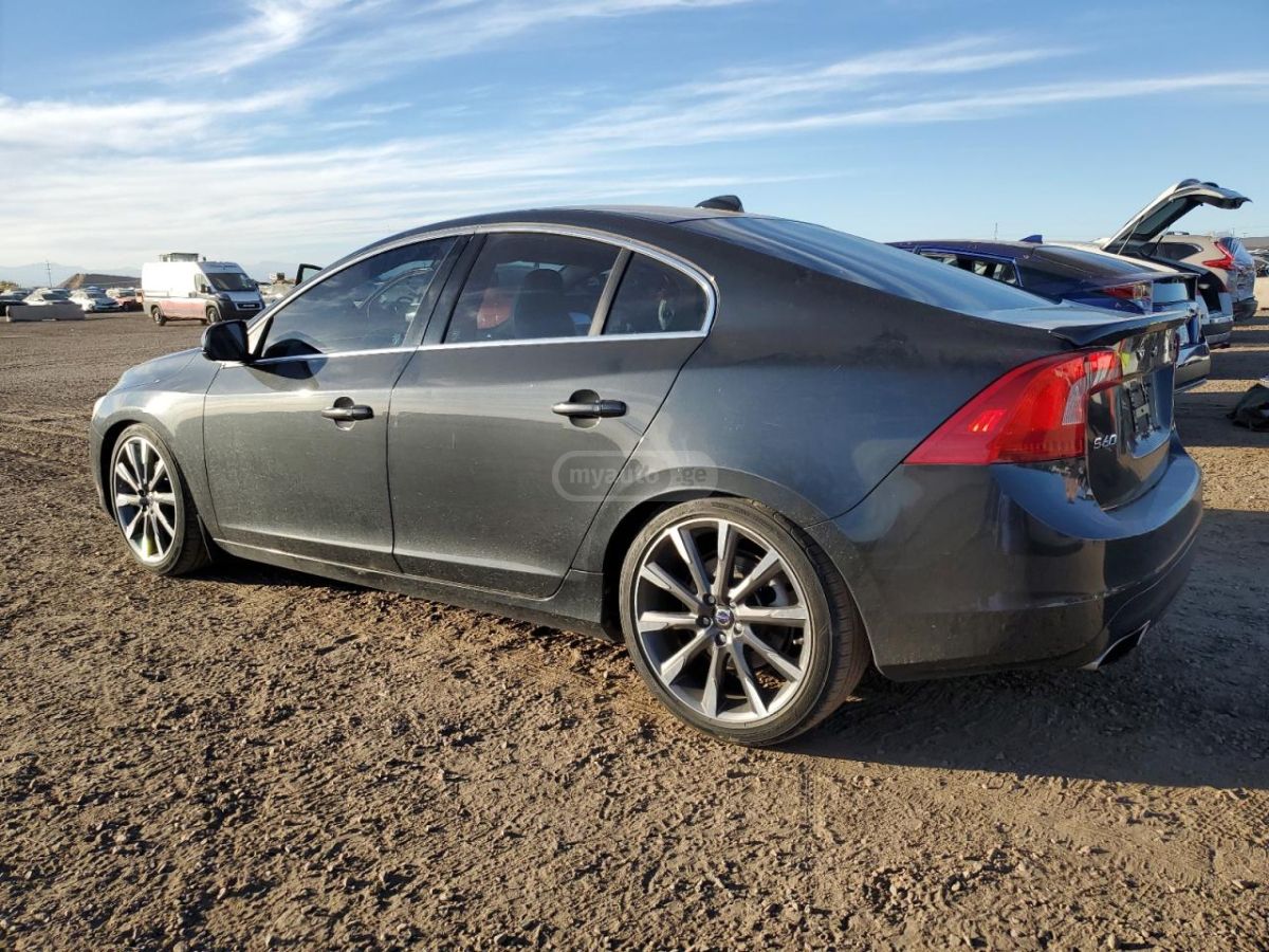 Volvo S60 2015 — photo 2