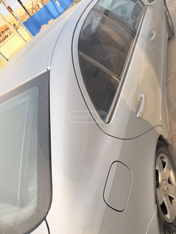 Mercedes-Benz E 320 2004 — photo 2