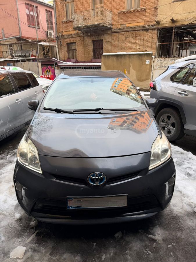Toyota Prius 2013 — photo 2
