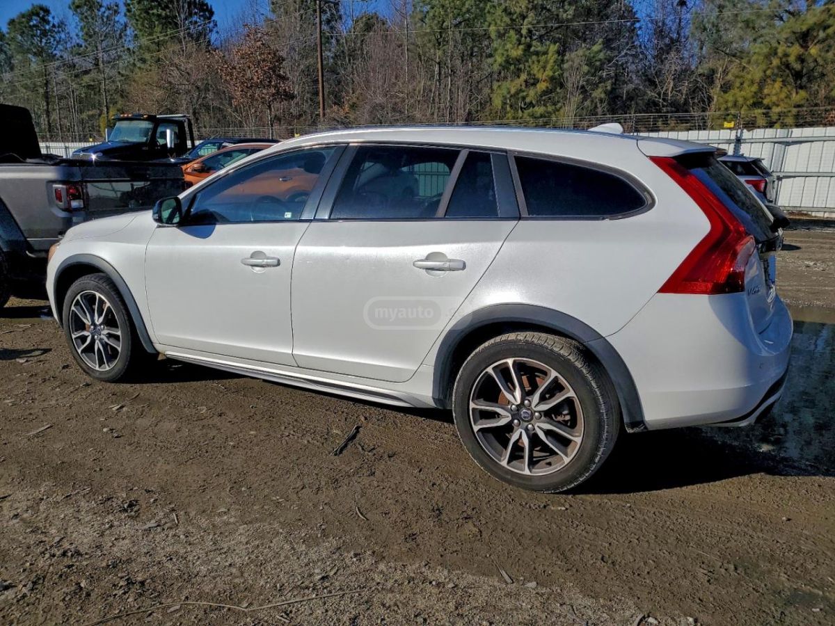 Volvo V60 2015 — photo 2