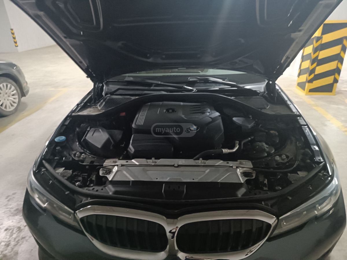 BMW 330 2021 — photo 2