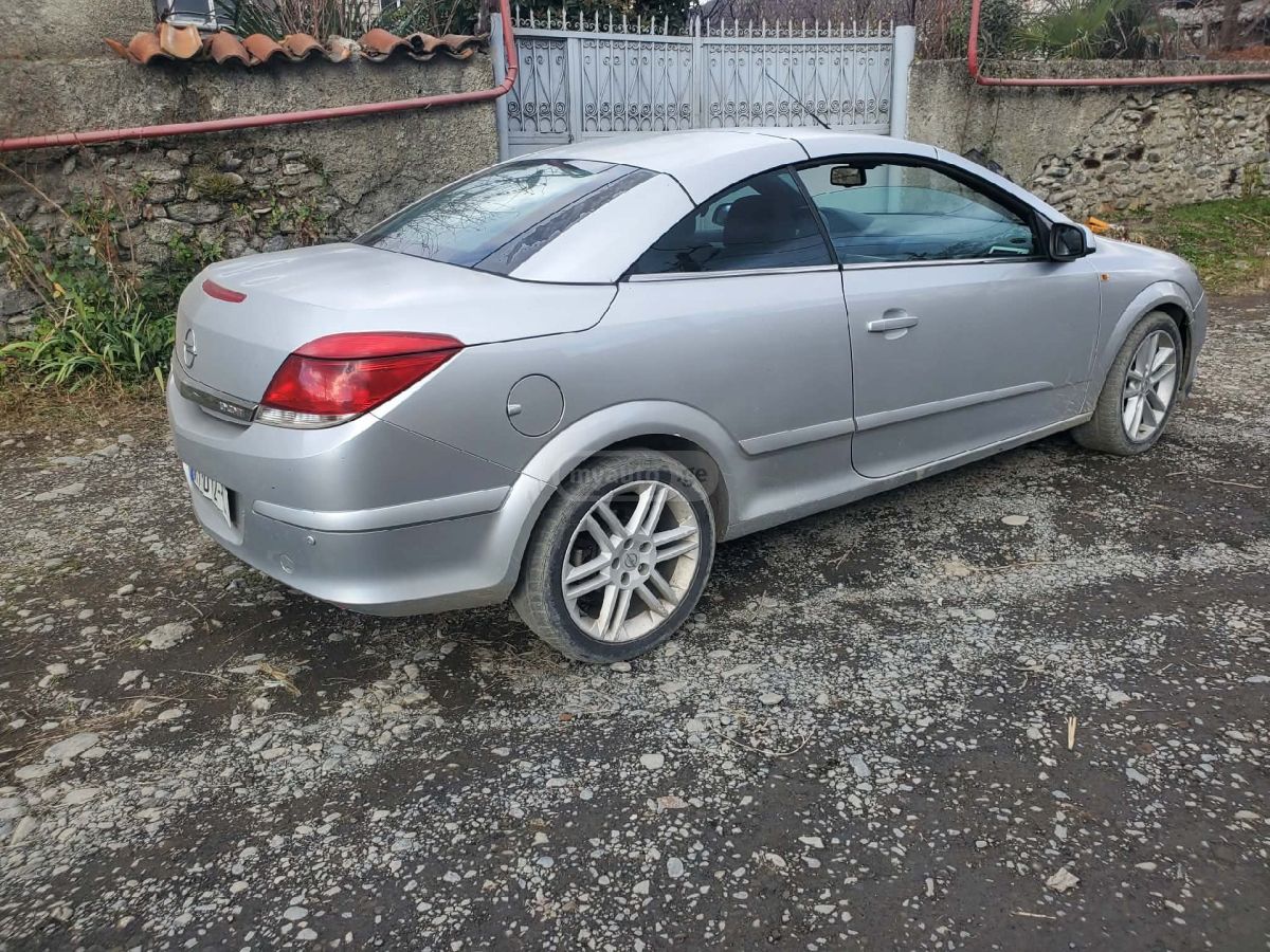 Opel Astra 2006 — photo 2