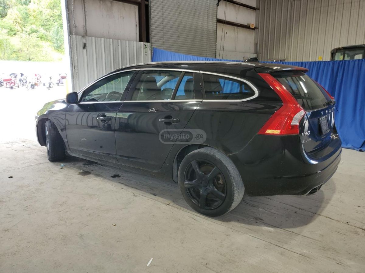 Volvo V60 2017 — photo 2