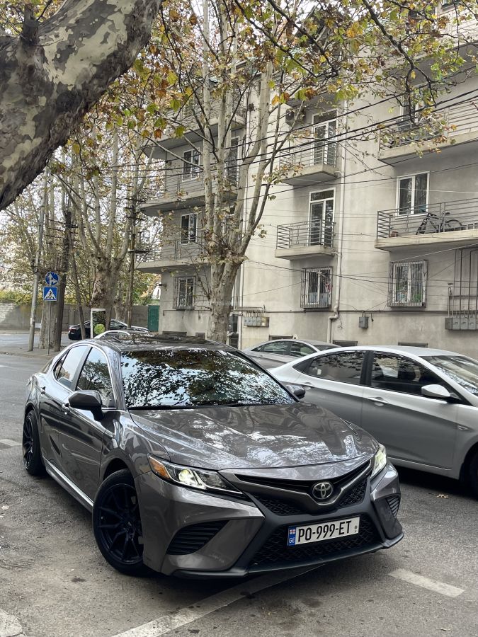 Toyota Camry 2018 — photo 2