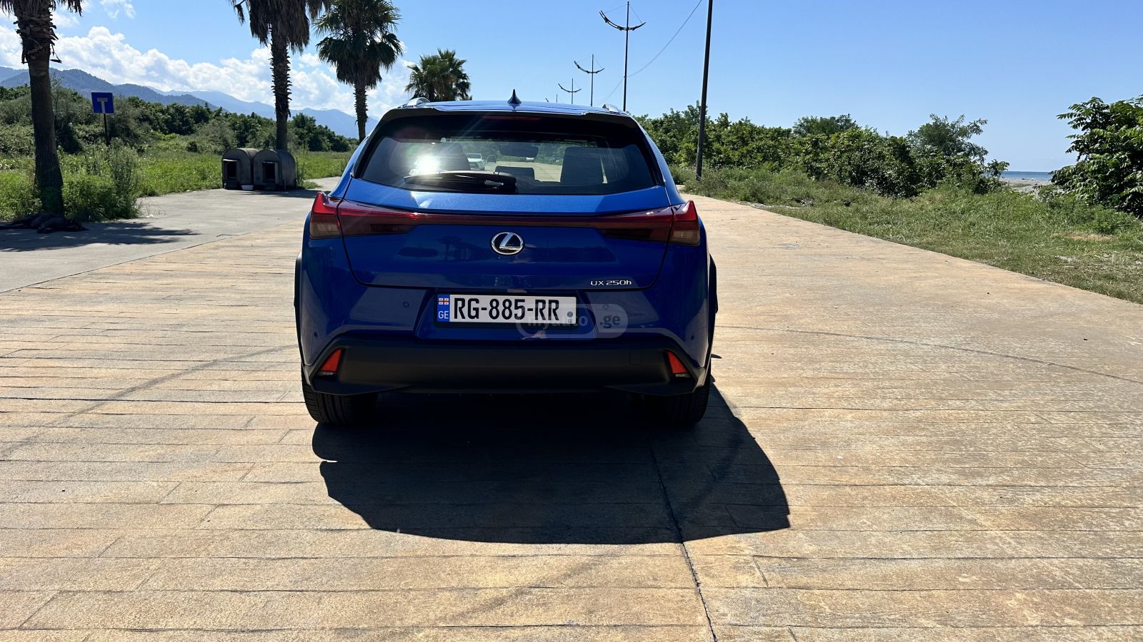 Lexus UX 250 h 2022 — photo 2