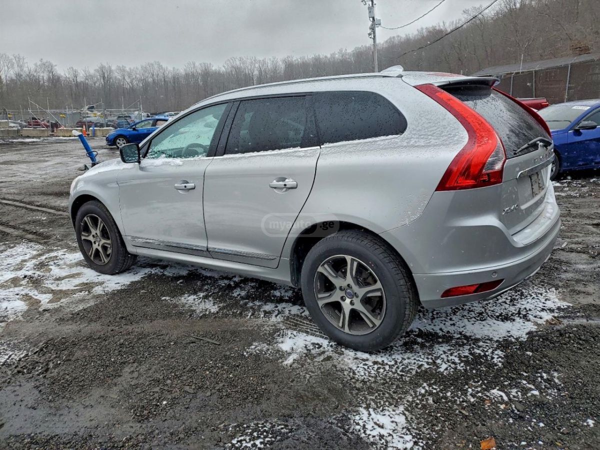 Volvo XC 60 2015 — photo 2