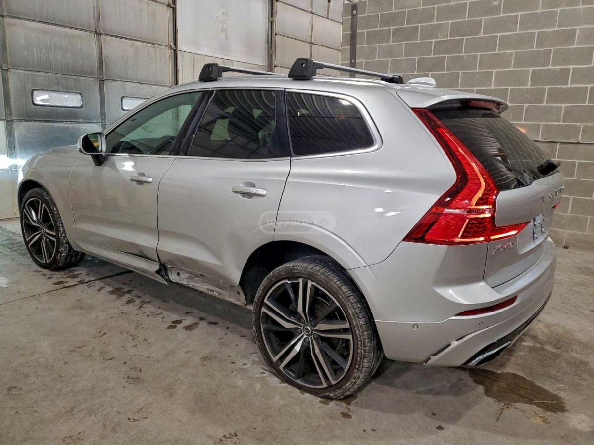 Volvo XC60 2019 — photo 2