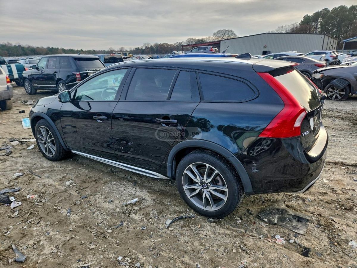 Volvo V60 2015 — photo 2
