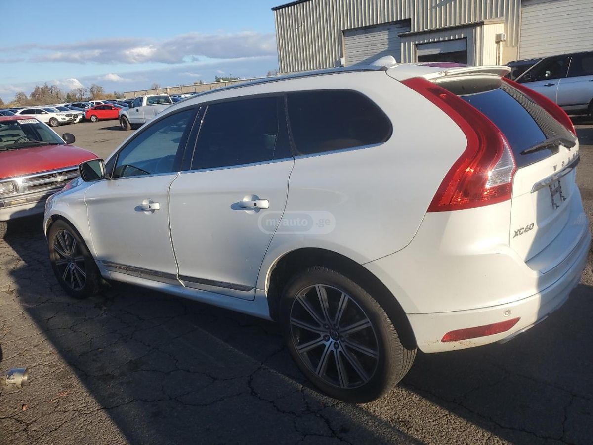 Volvo XC60 2017 — photo 2