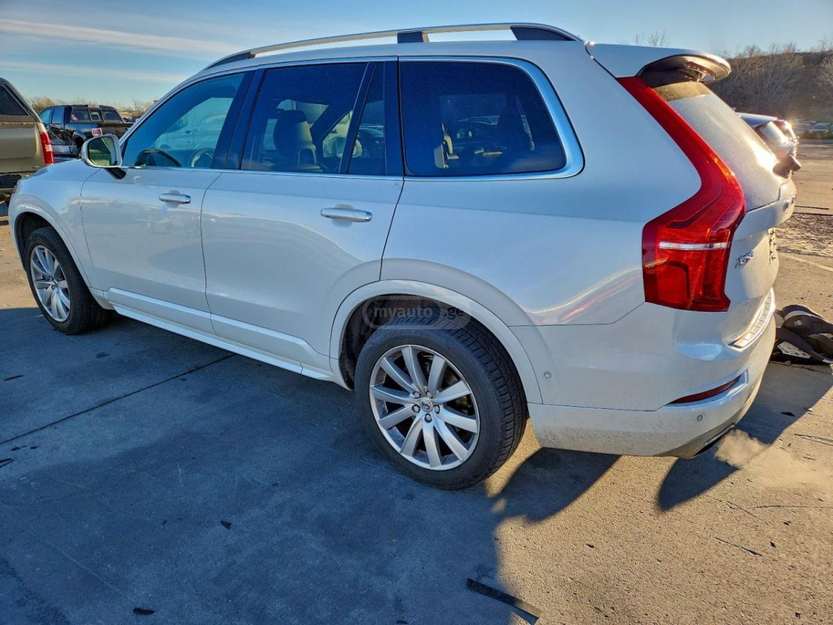 Volvo XC90 2018 — photo 2