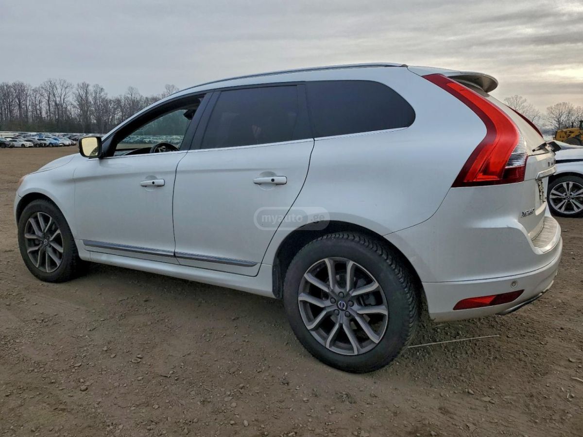 Volvo XC60 2016 — photo 2