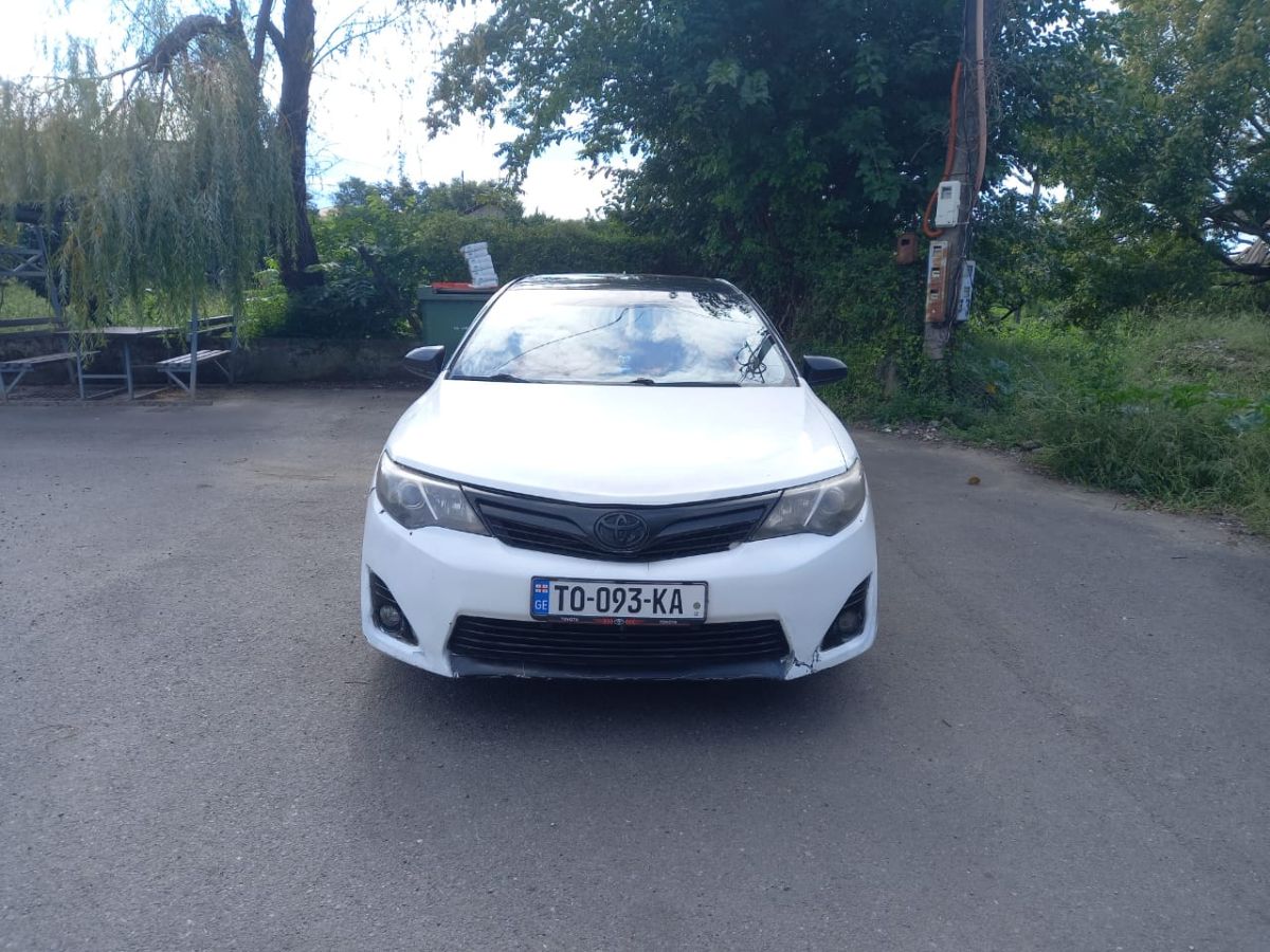 Toyota Camry 2013 — photo 2