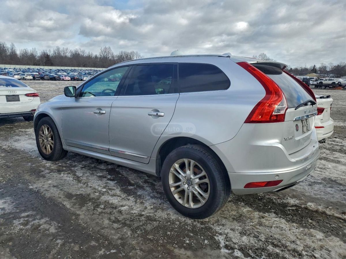 Volvo XC60 2016 — photo 2