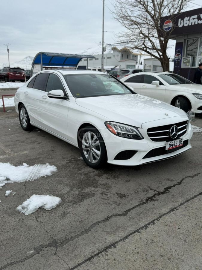 Mercedes-Benz C 300 2018 — photo 2