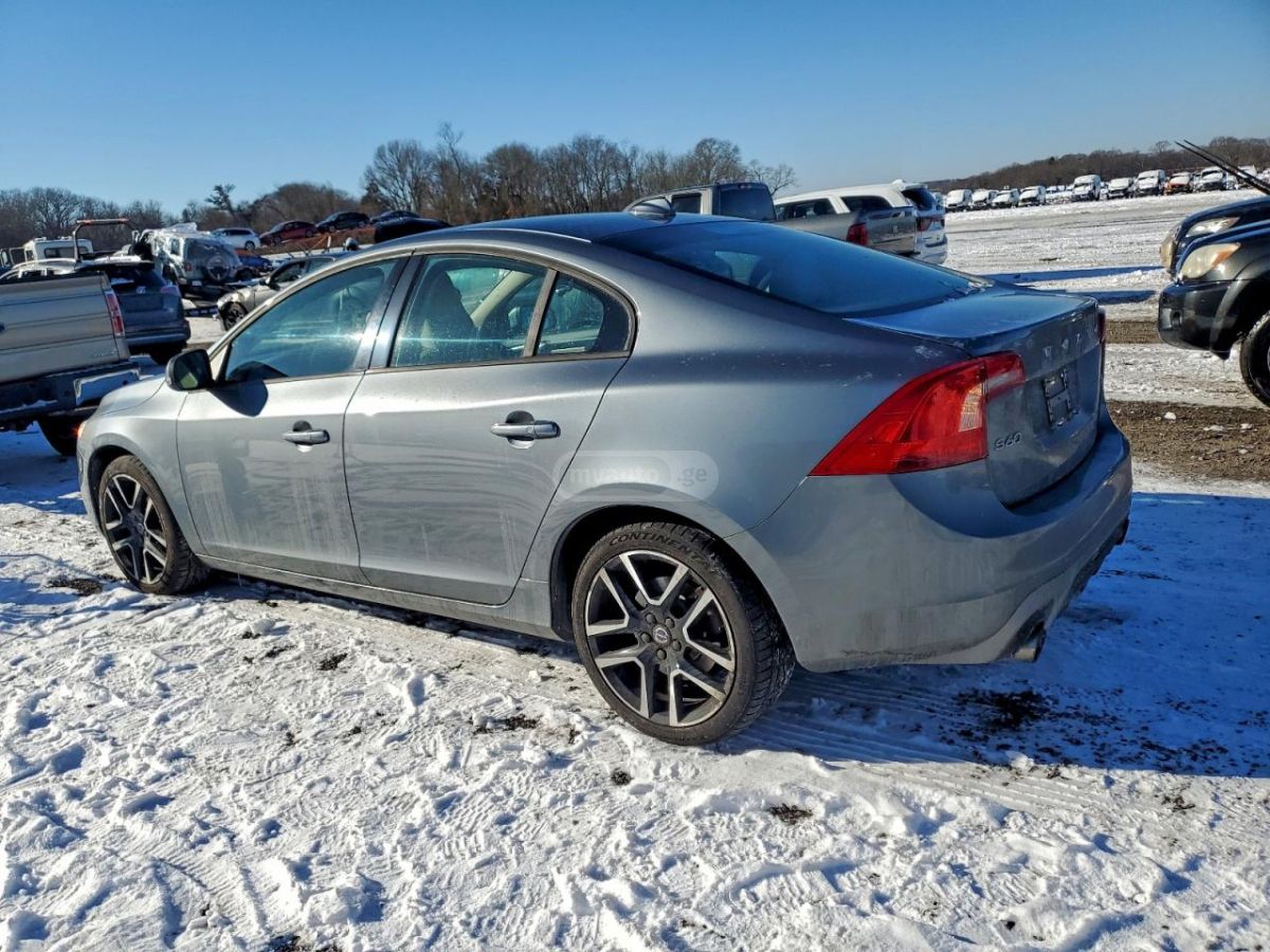 Volvo S60 2018 — photo 2