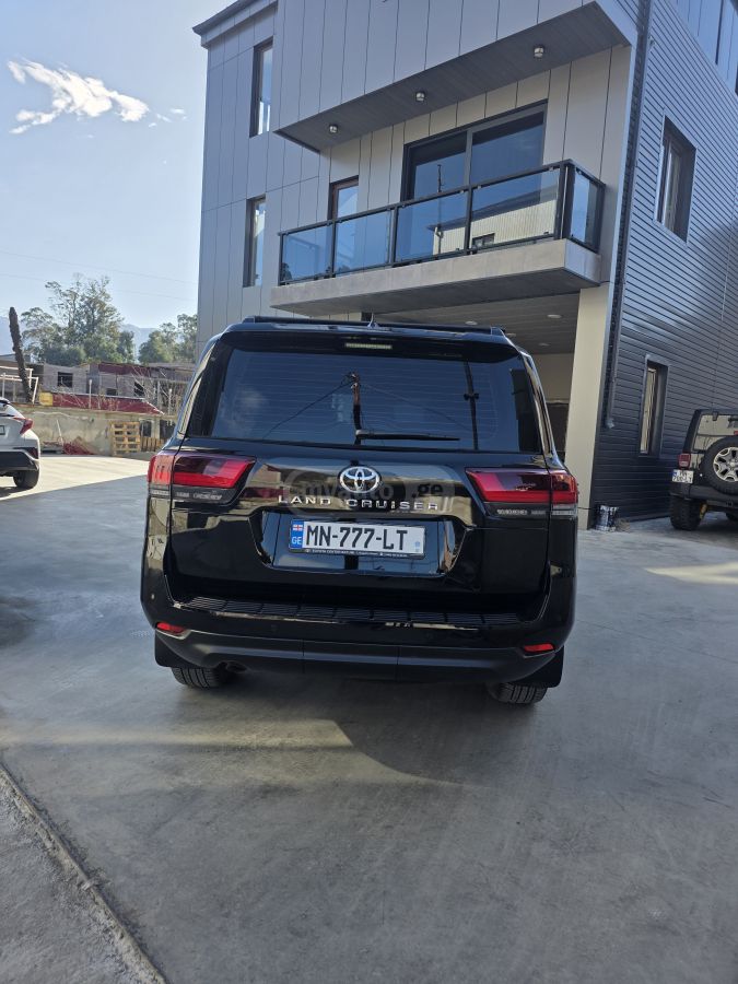 Toyota Land Cruiser 2024 — photo 2