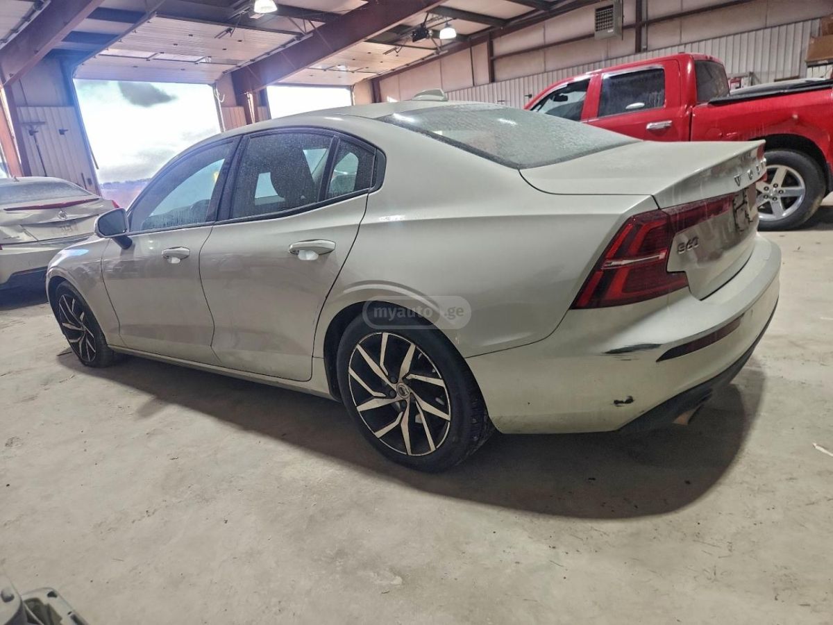 Volvo S 60 2019 — photo 2