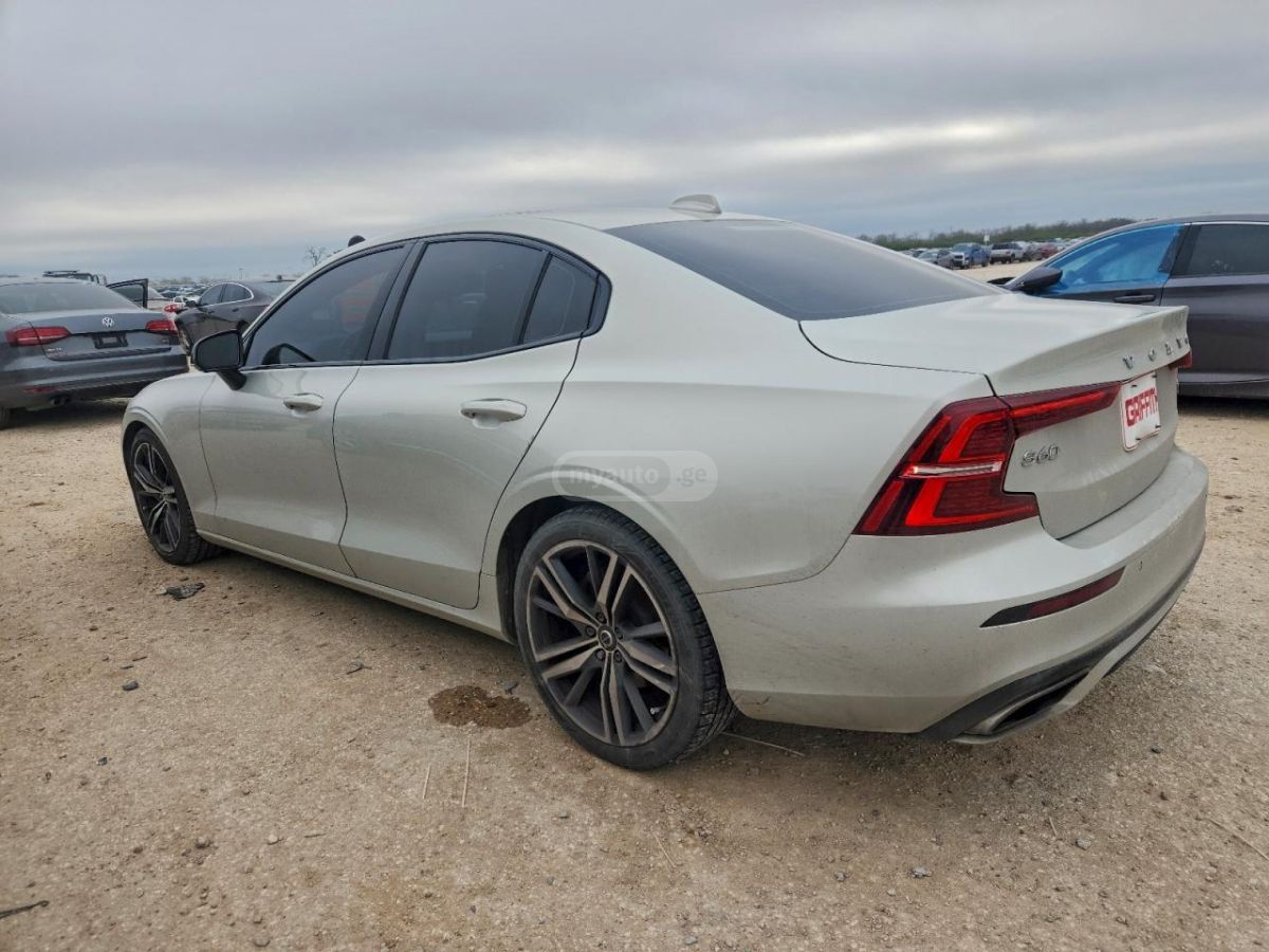 Volvo S60 2019 — photo 2