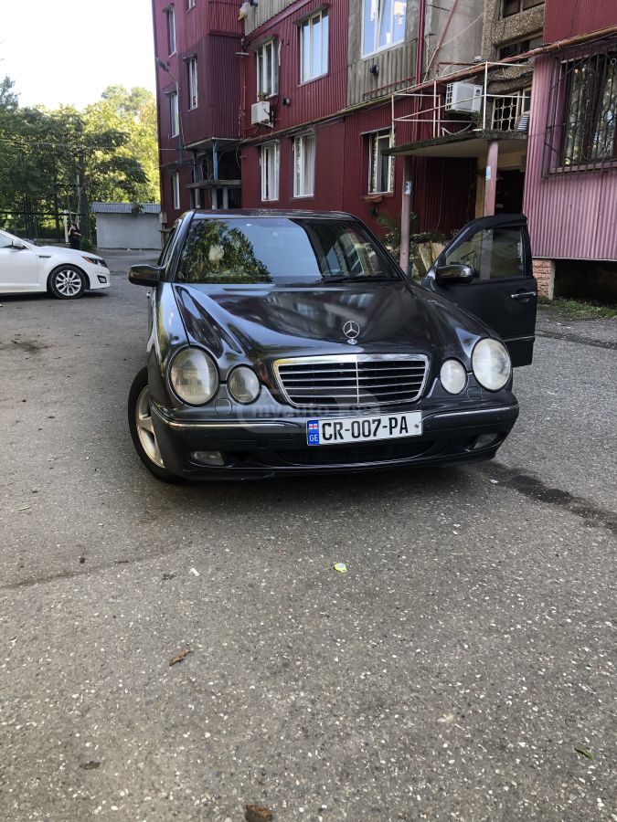 Mercedes-Benz 320