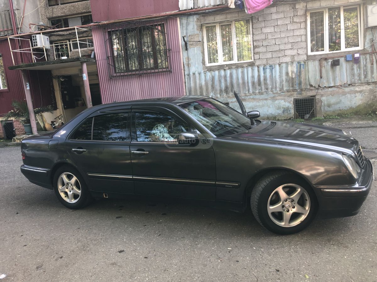 Mercedes-Benz 320 2000 — photo 2