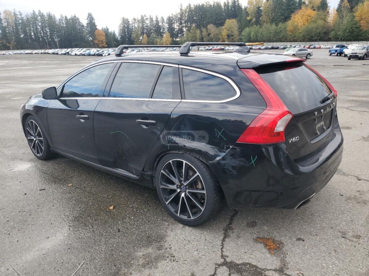 Volvo V60 2017 — photo 2