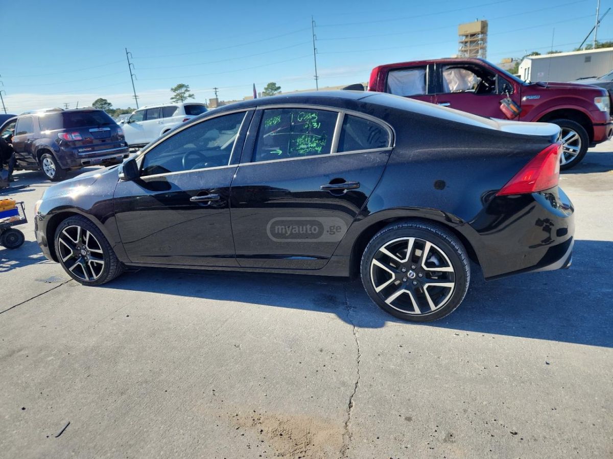 Volvo S60 2018 — photo 2