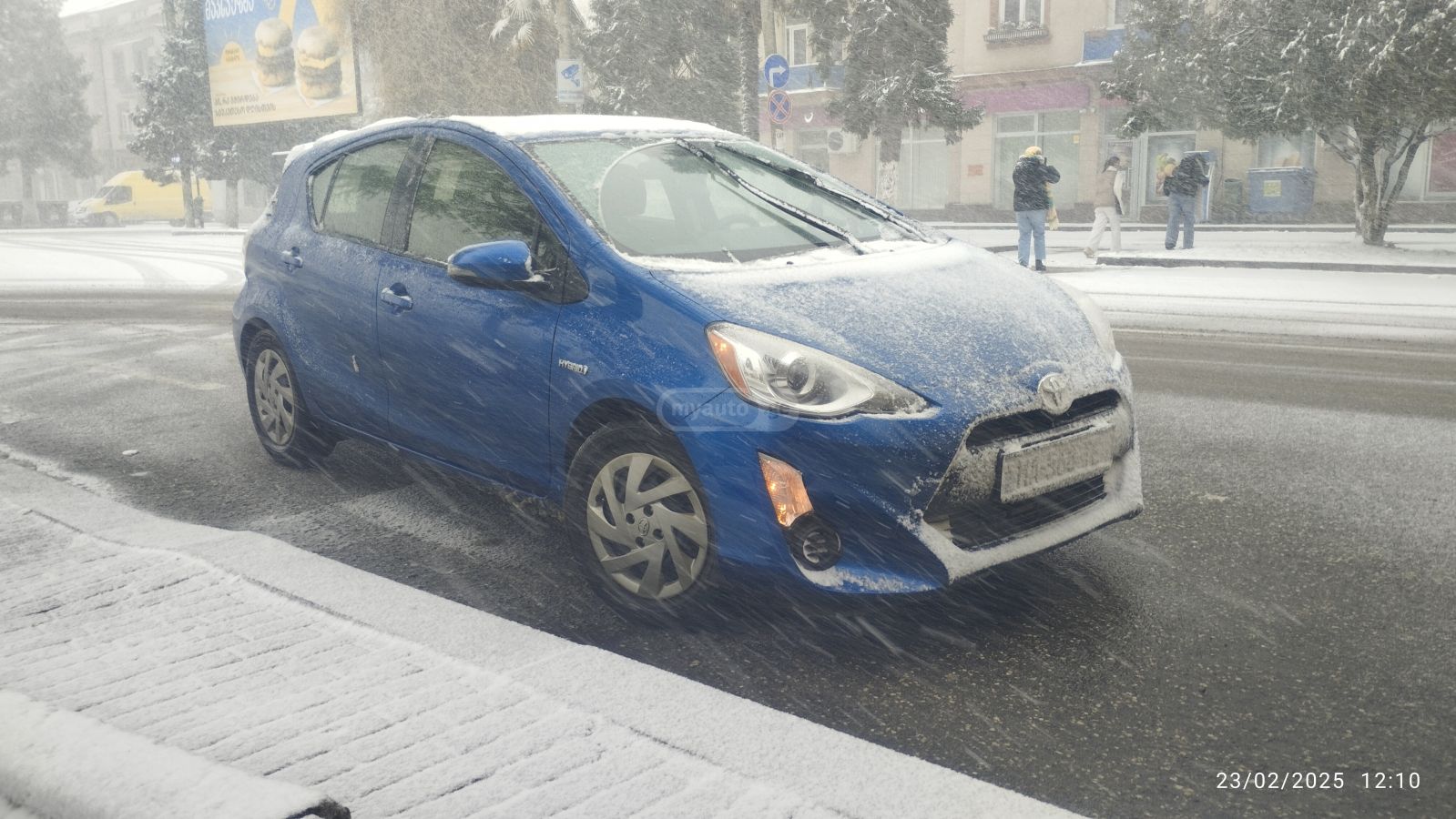 Toyota Prius C 2015 — photo 2