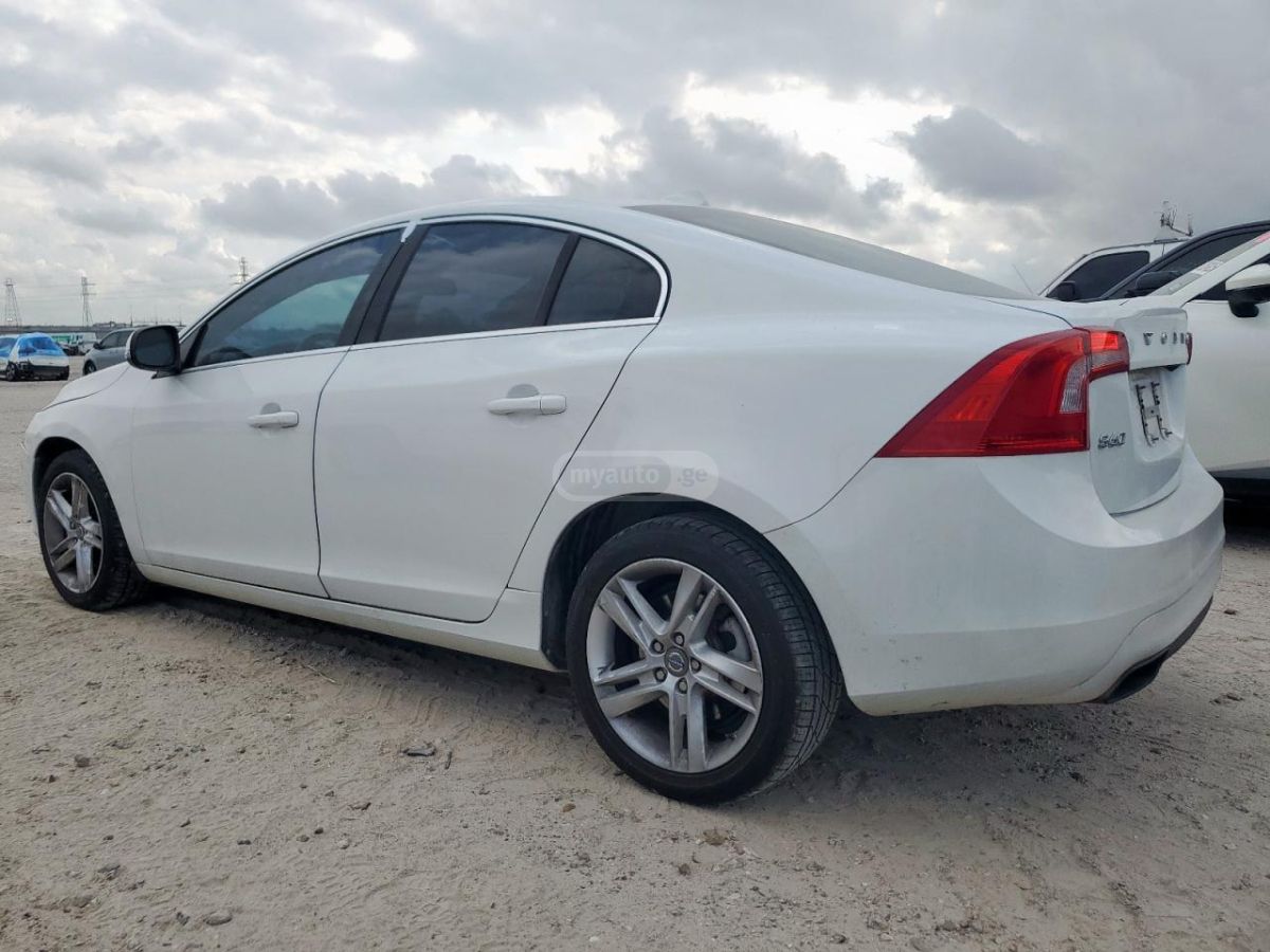 Volvo S60 2015 — photo 2