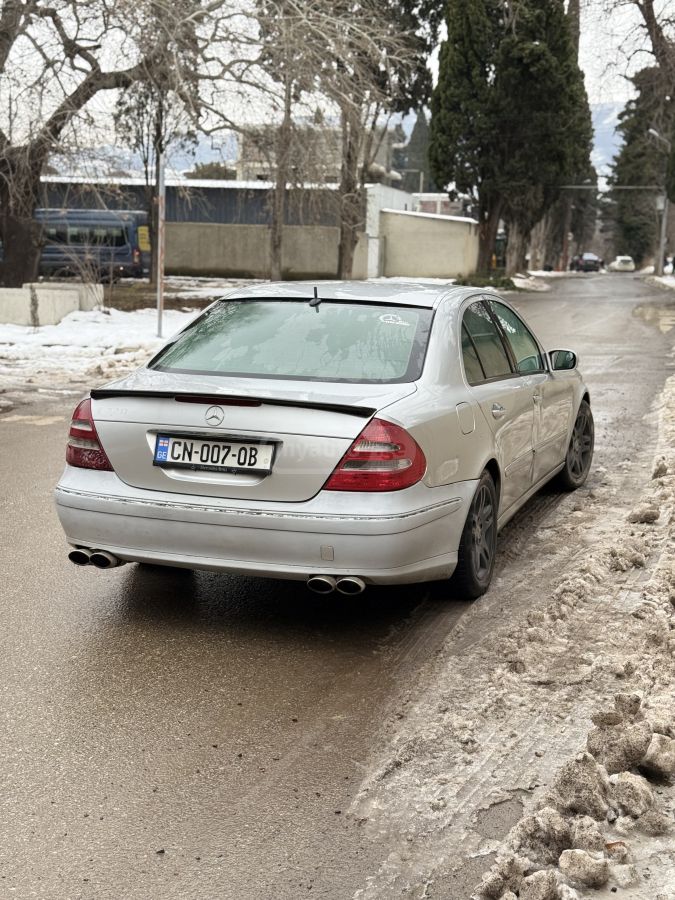Mercedes-Benz E 500 2004 — photo 2
