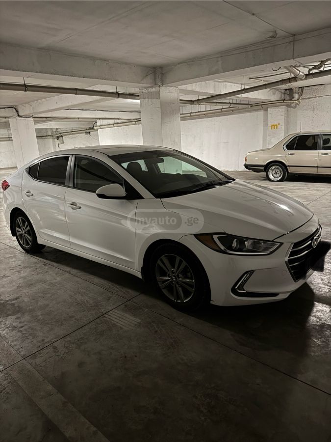 Hyundai Elantra 2018 — photo 2