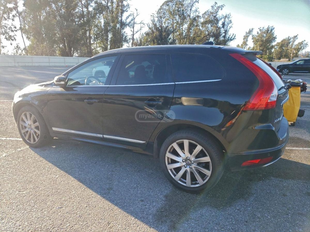 Volvo XC60 2017 — photo 2
