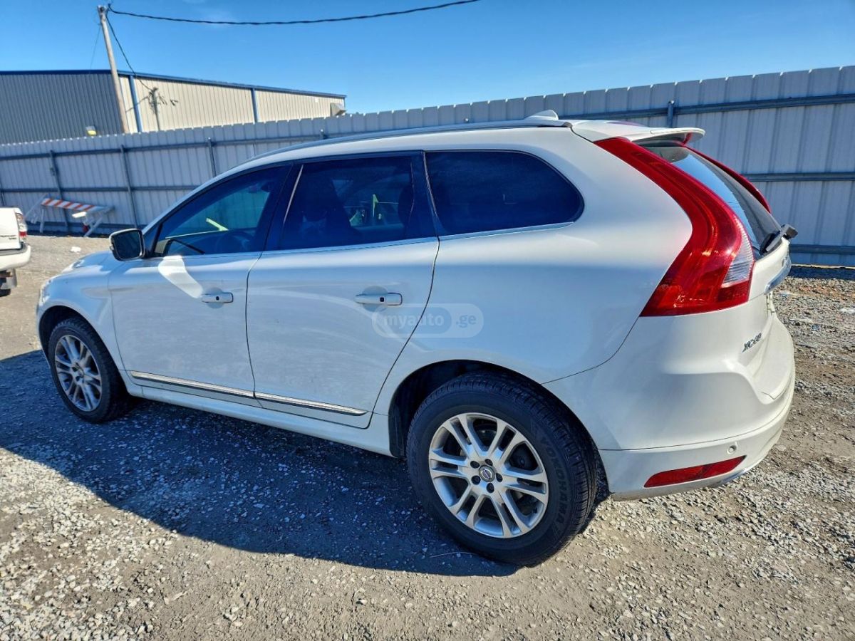 Volvo XC60 2016 — photo 2