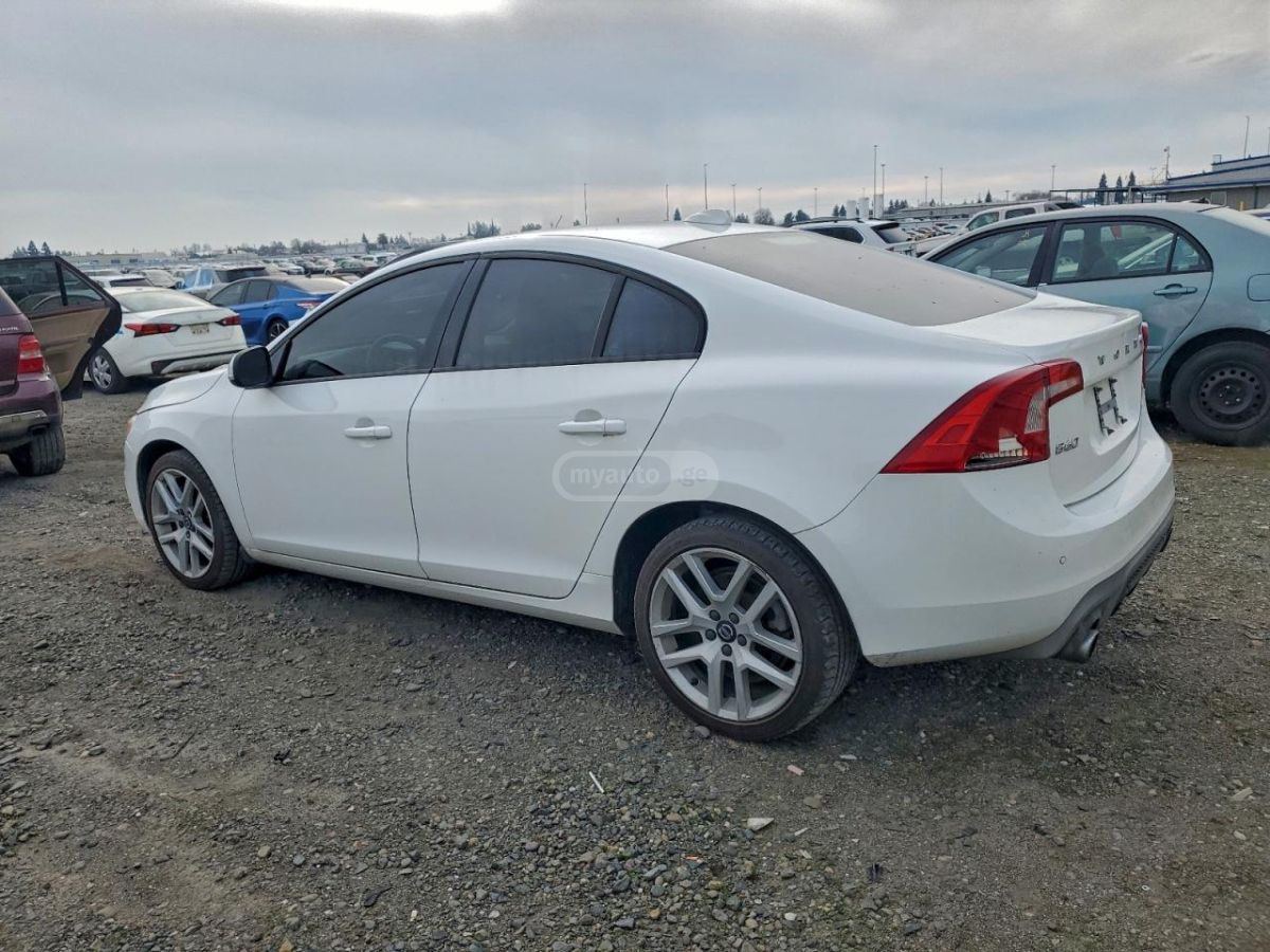 Volvo S60 2017 — photo 2