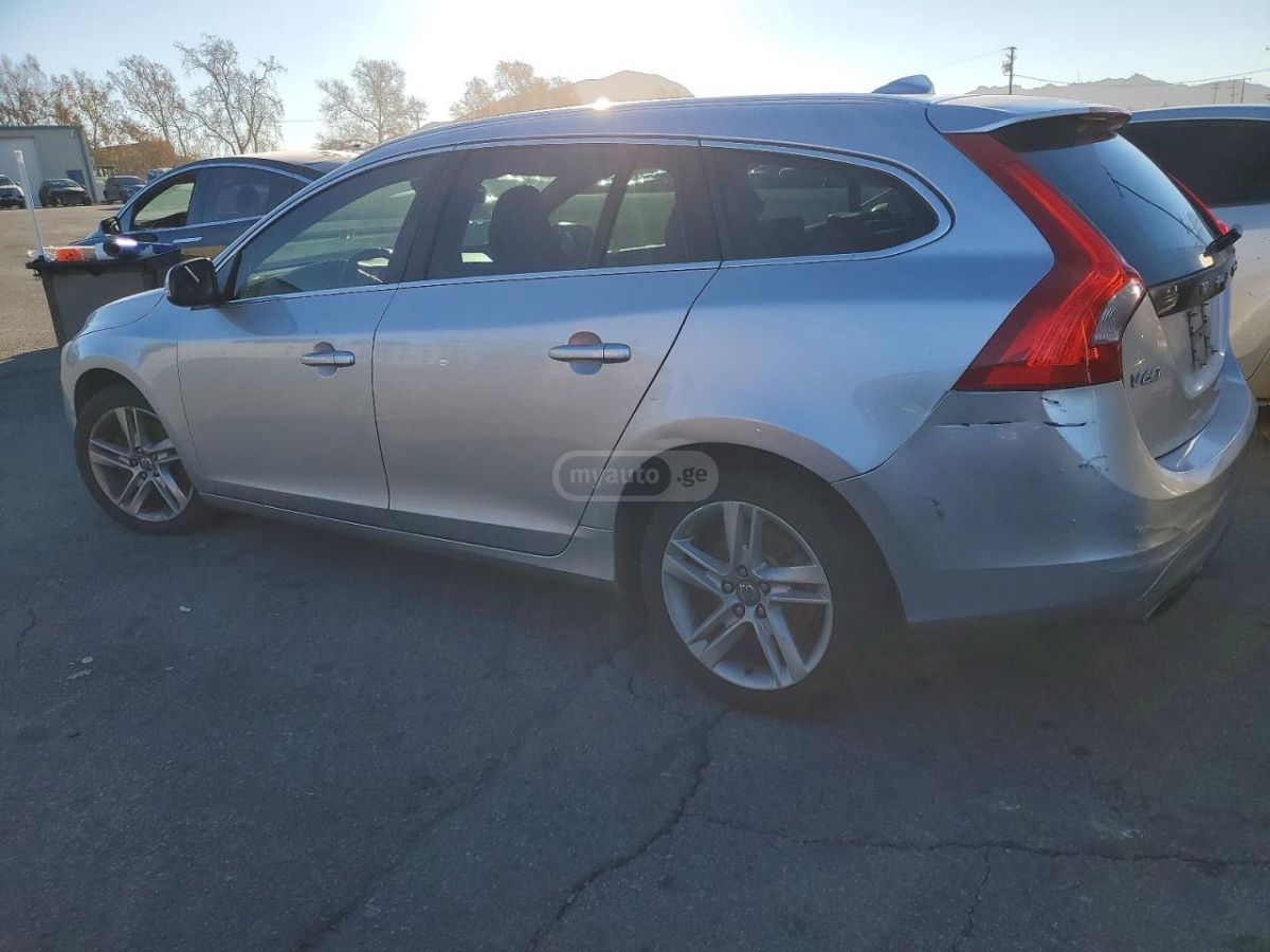 Volvo V60 2015 — photo 2