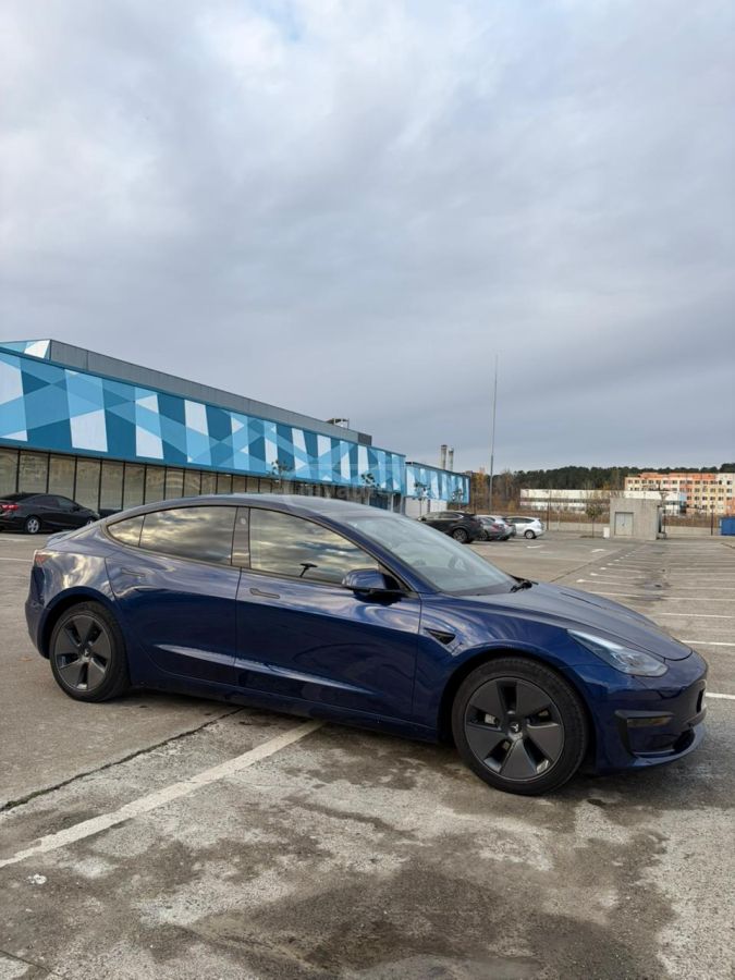 Tesla Model 3 2023 — photo 2
