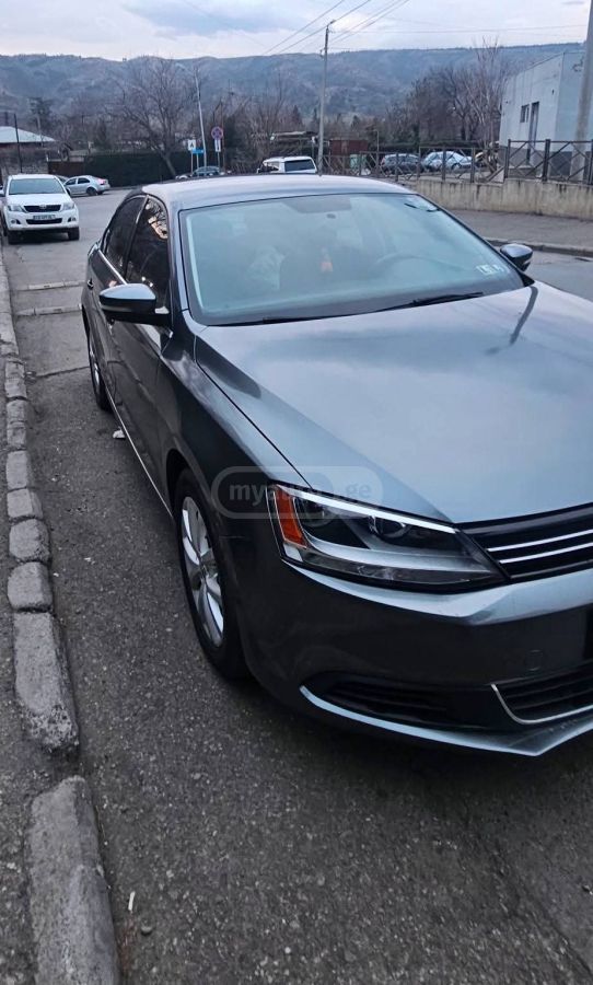 Volkswagen Jetta 2013 — photo 2