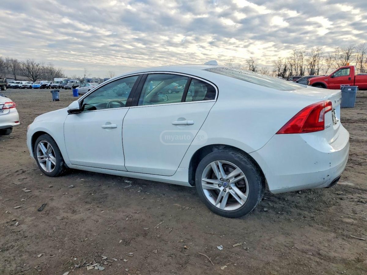 Volvo S60 2015 — photo 2