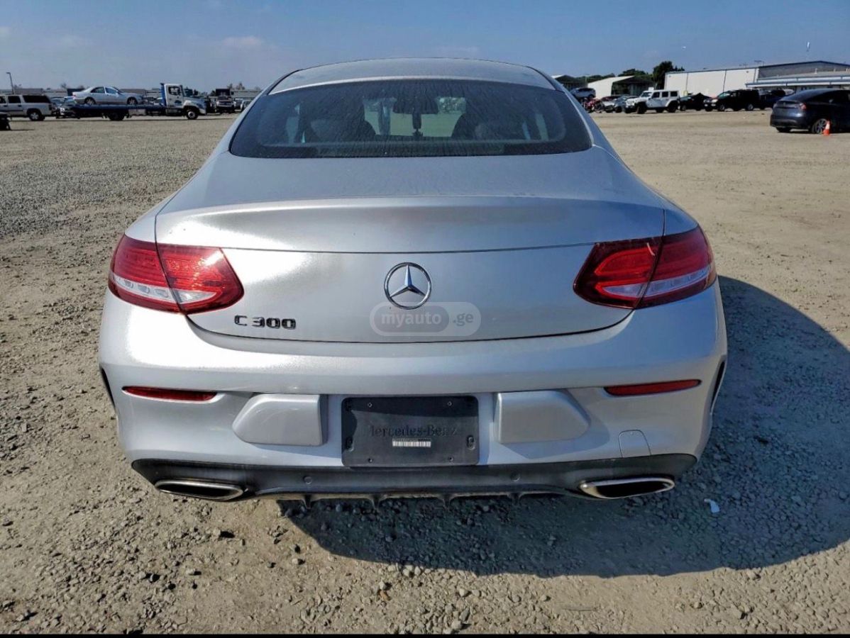 Mercedes-Benz C 300 2016 — photo 2