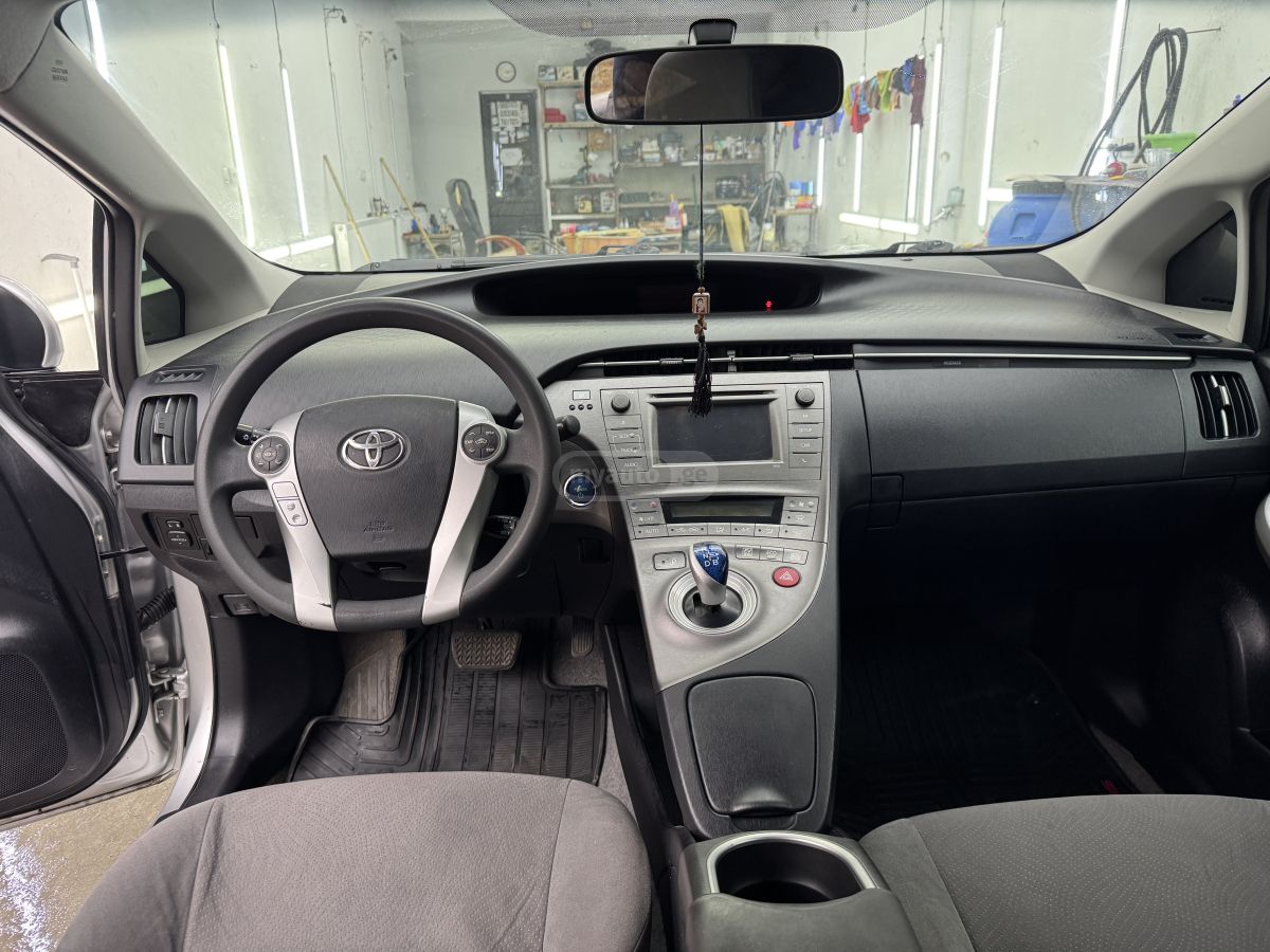 Toyota Prius 2012 — photo 2