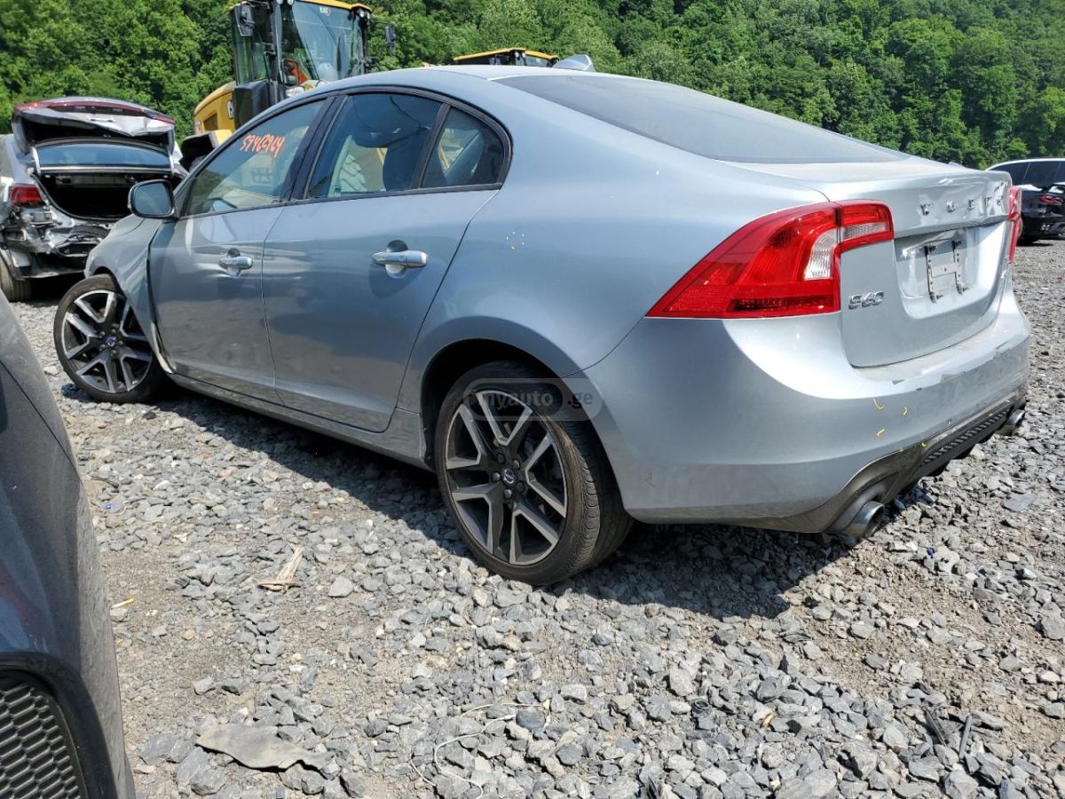 Volvo S60 2018 — photo 2