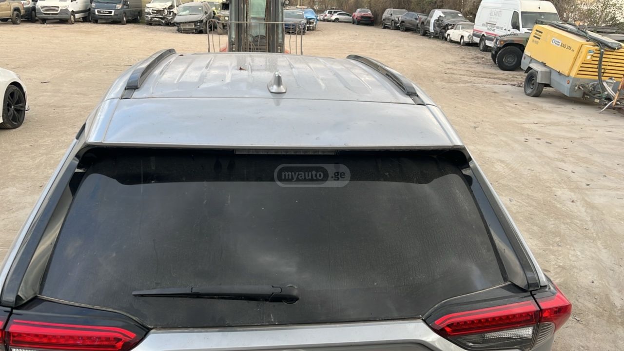 Toyota RAV4 2020 — photo 2