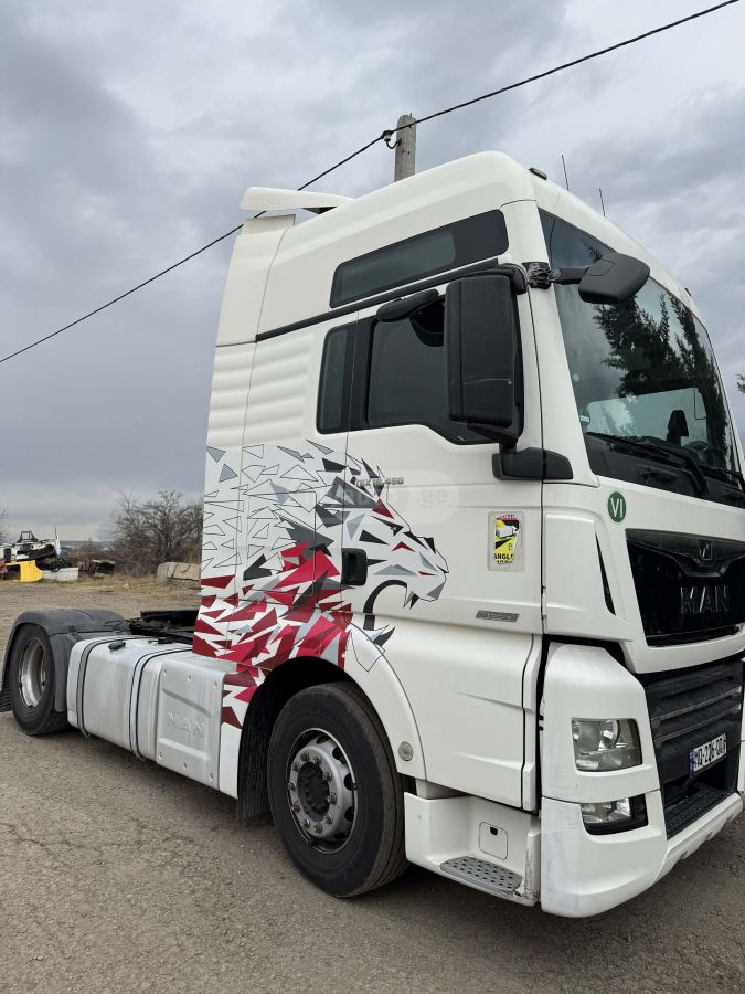 Isuzu TGX