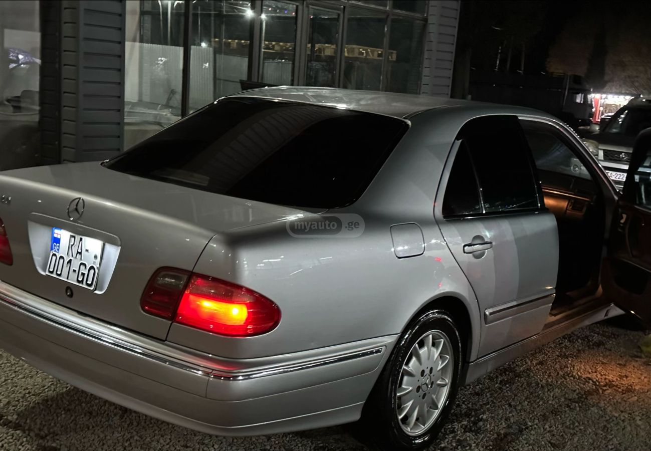 Mercedes-Benz C 240