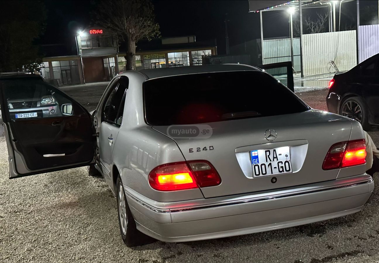 Mercedes-Benz C 240 2001 — photo 2