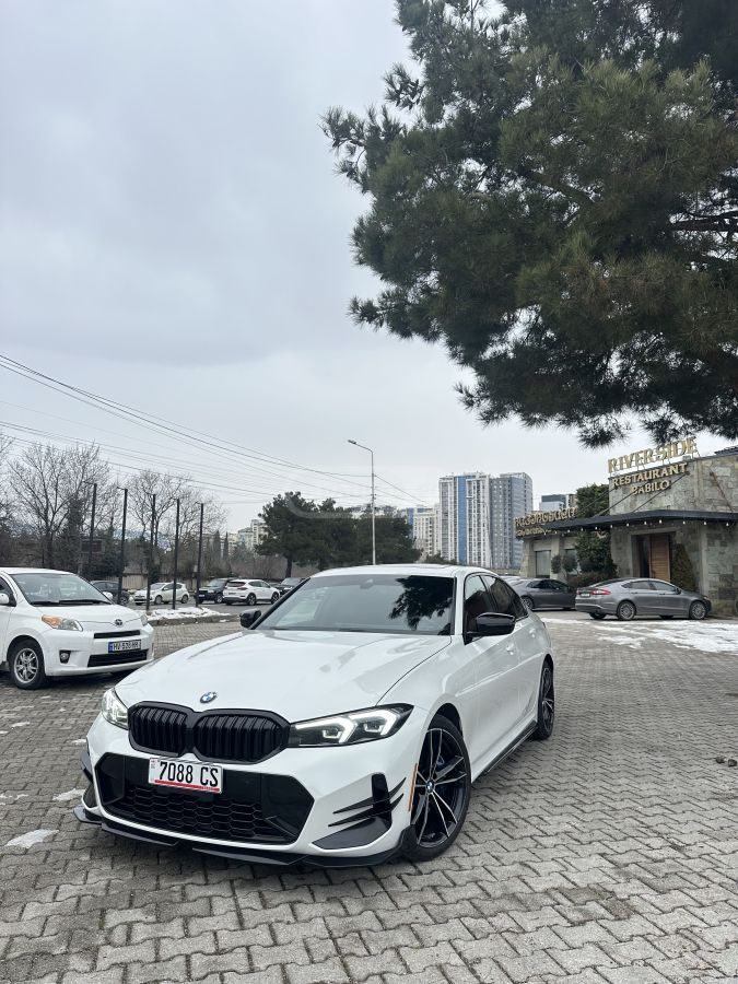 BMW 330 2022 — photo 2