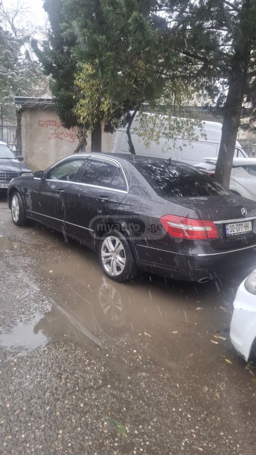 Mercedes-Benz E 350 2011 — photo 2